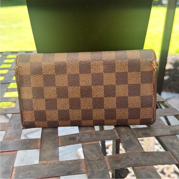 Louis Vuitton Checkered Wallet with Button Closure - Picture 2 of 12